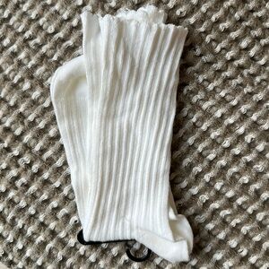 Ribbed Lettuce Edge Socks